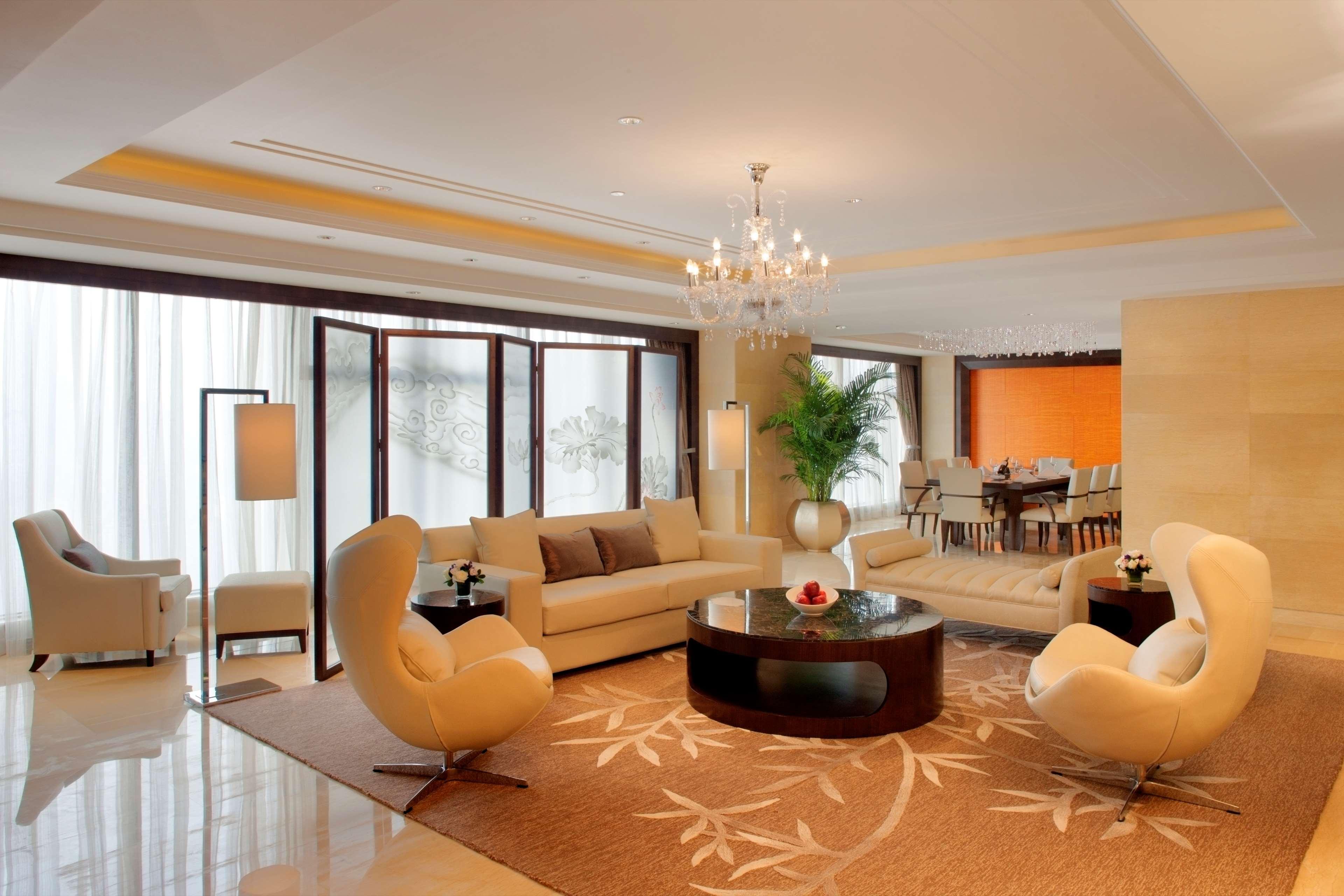 Radisson Blu Plaza Chongqing - Free 2 Bottle Of Local Beer Per Room During Stay ภายนอก รูปภาพ