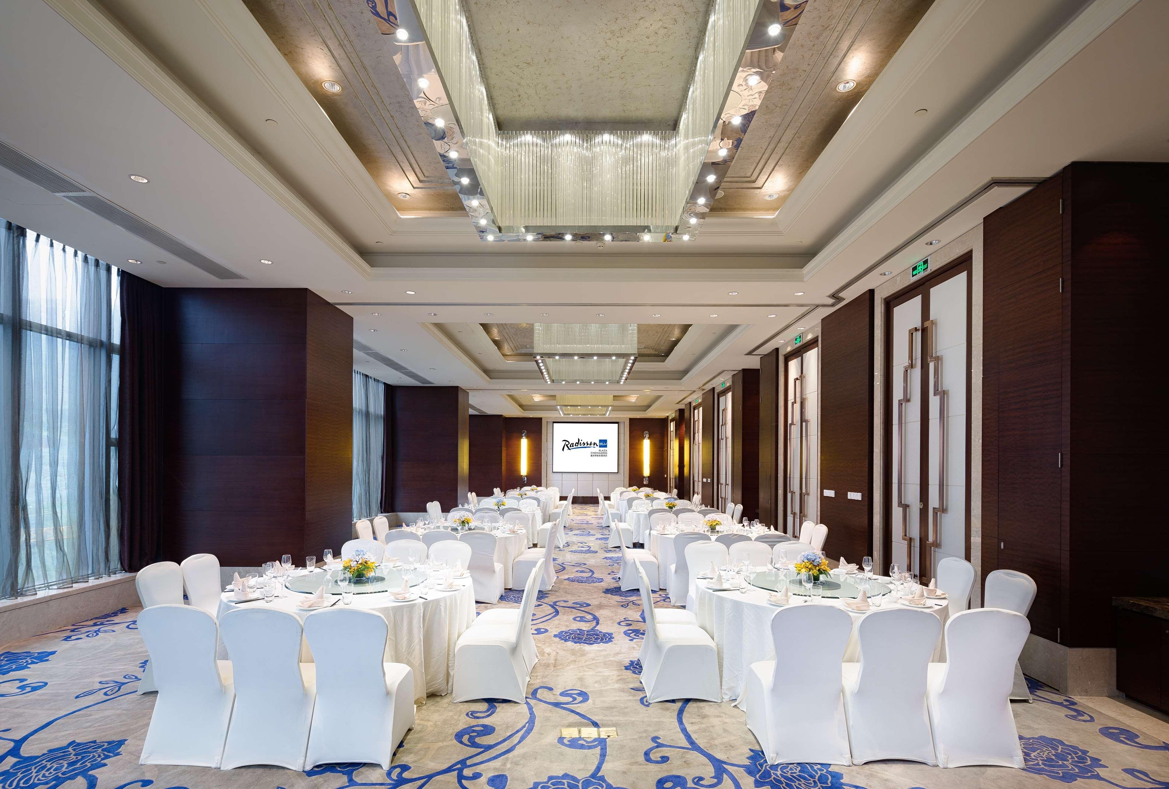 Radisson Blu Plaza Chongqing - Free 2 Bottle Of Local Beer Per Room During Stay ภายนอก รูปภาพ