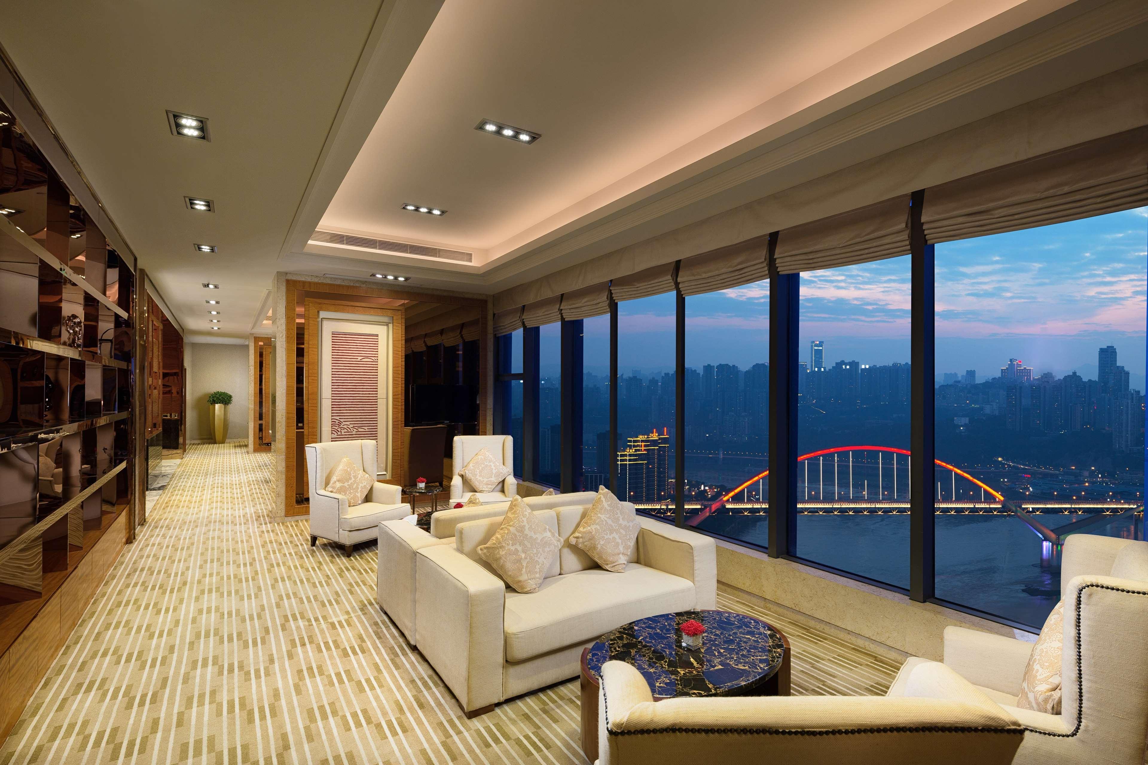 Radisson Blu Plaza Chongqing - Free 2 Bottle Of Local Beer Per Room During Stay ภายนอก รูปภาพ