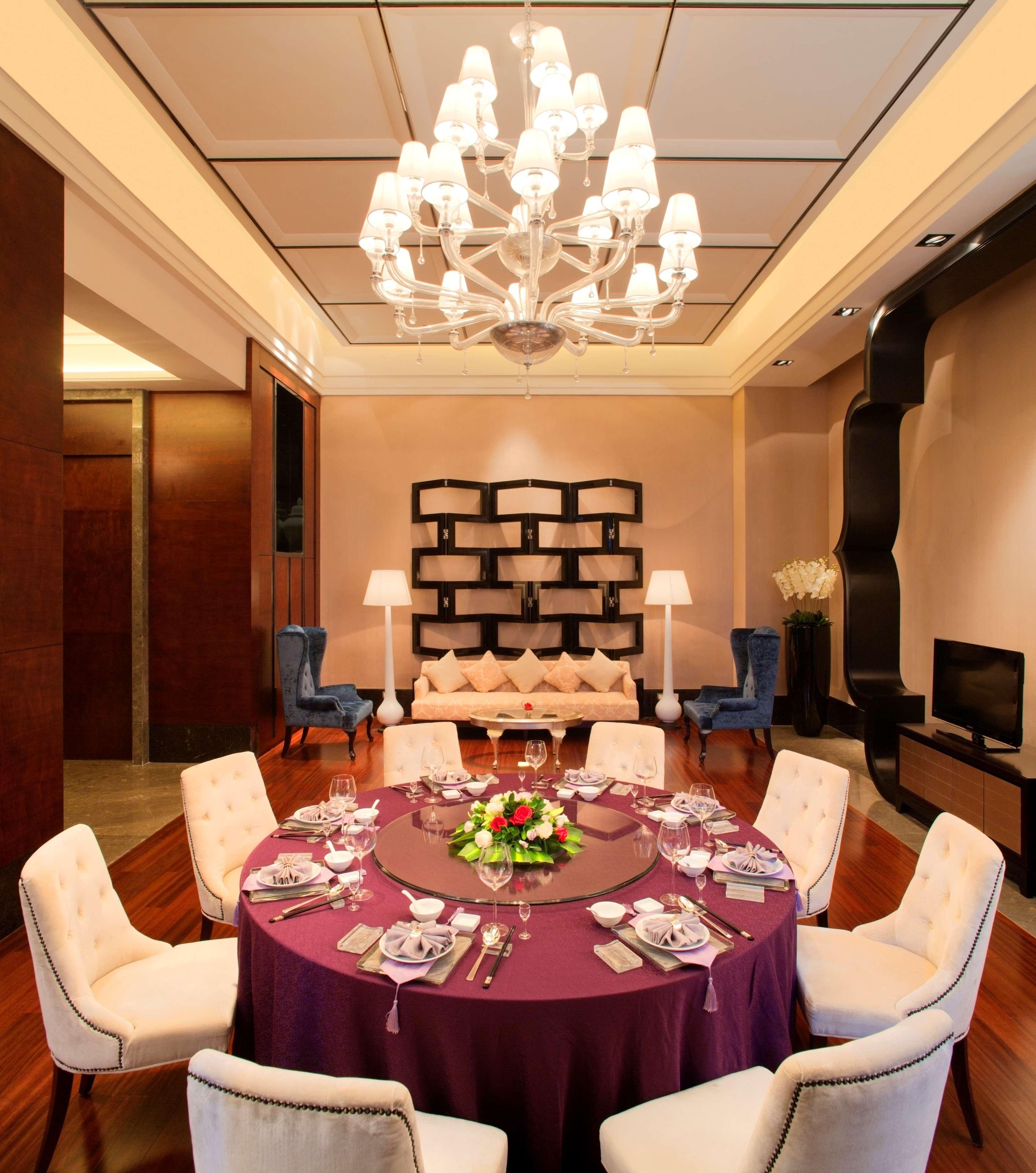 Radisson Blu Plaza Chongqing - Free 2 Bottle Of Local Beer Per Room During Stay ภายนอก รูปภาพ