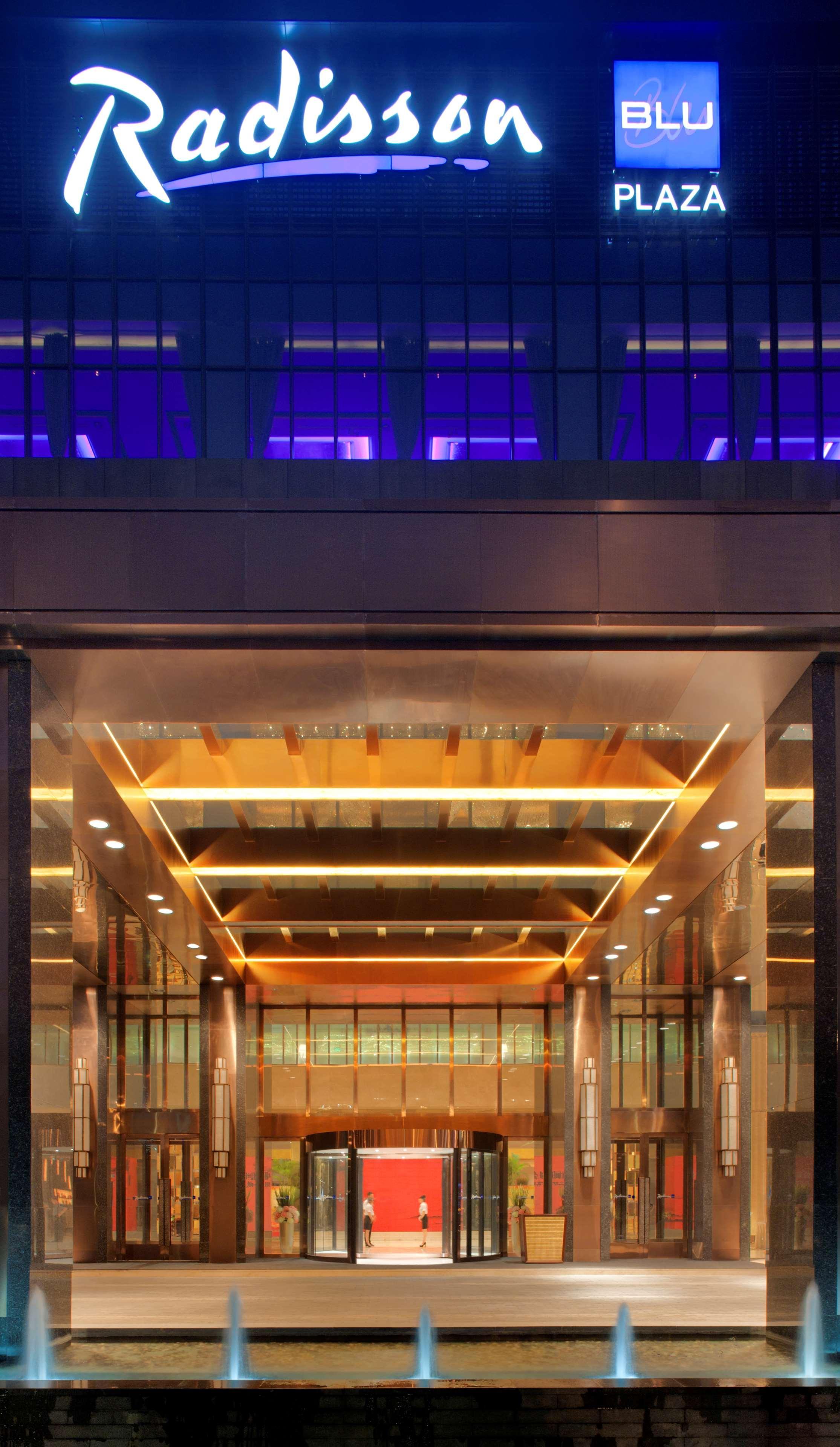 Radisson Blu Plaza Chongqing - Free 2 Bottle Of Local Beer Per Room During Stay ภายนอก รูปภาพ