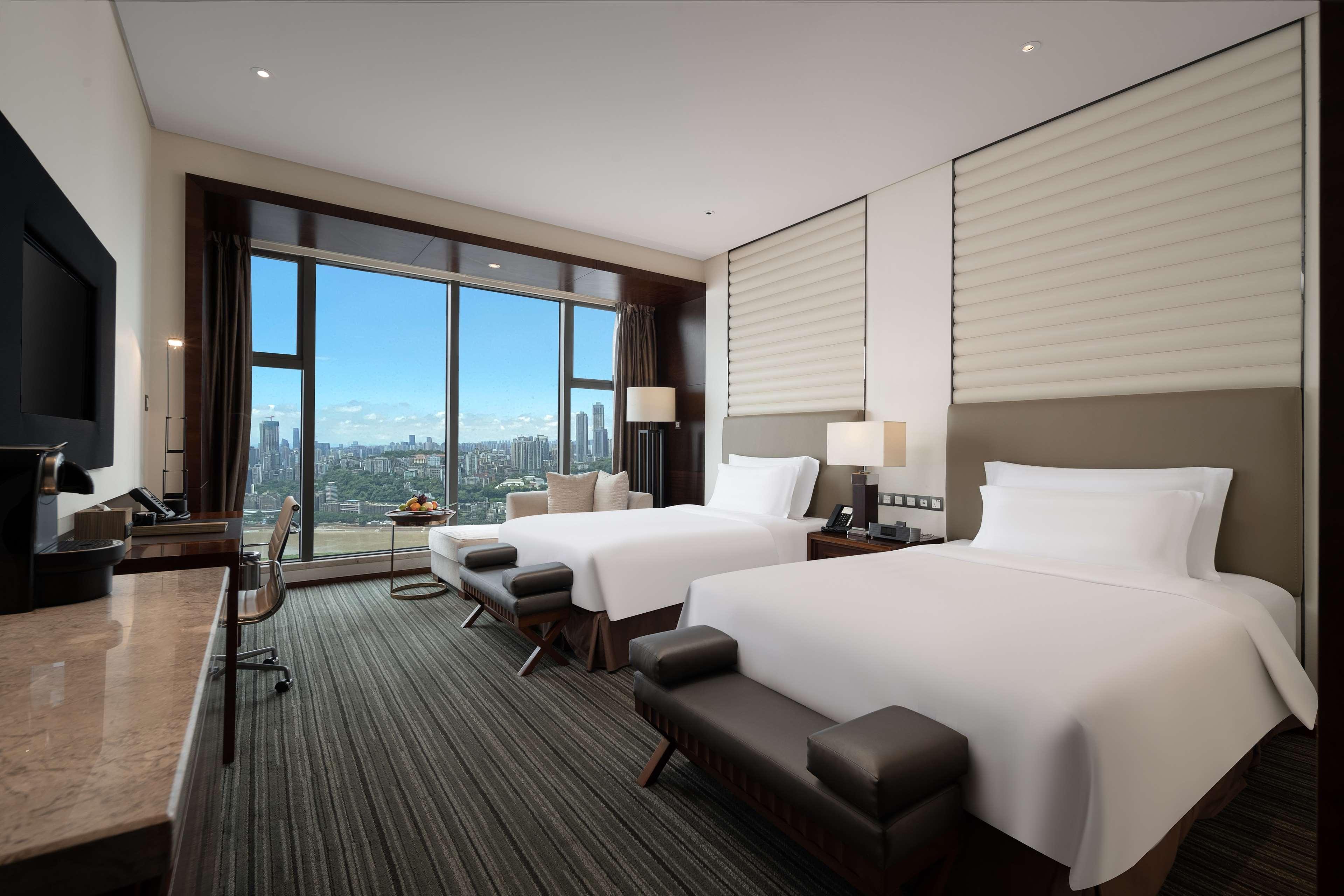 Radisson Blu Plaza Chongqing - Free 2 Bottle Of Local Beer Per Room During Stay ภายนอก รูปภาพ