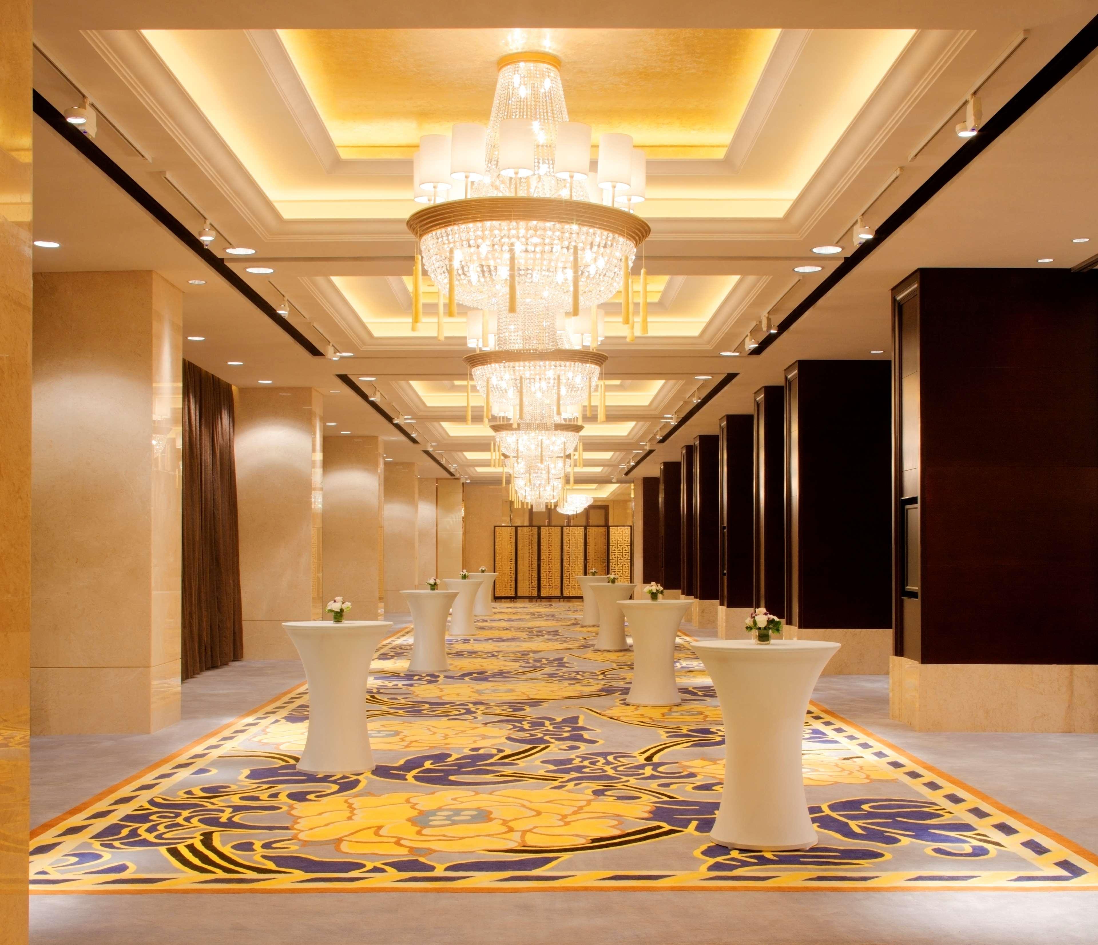 Radisson Blu Plaza Chongqing - Free 2 Bottle Of Local Beer Per Room During Stay ภายนอก รูปภาพ