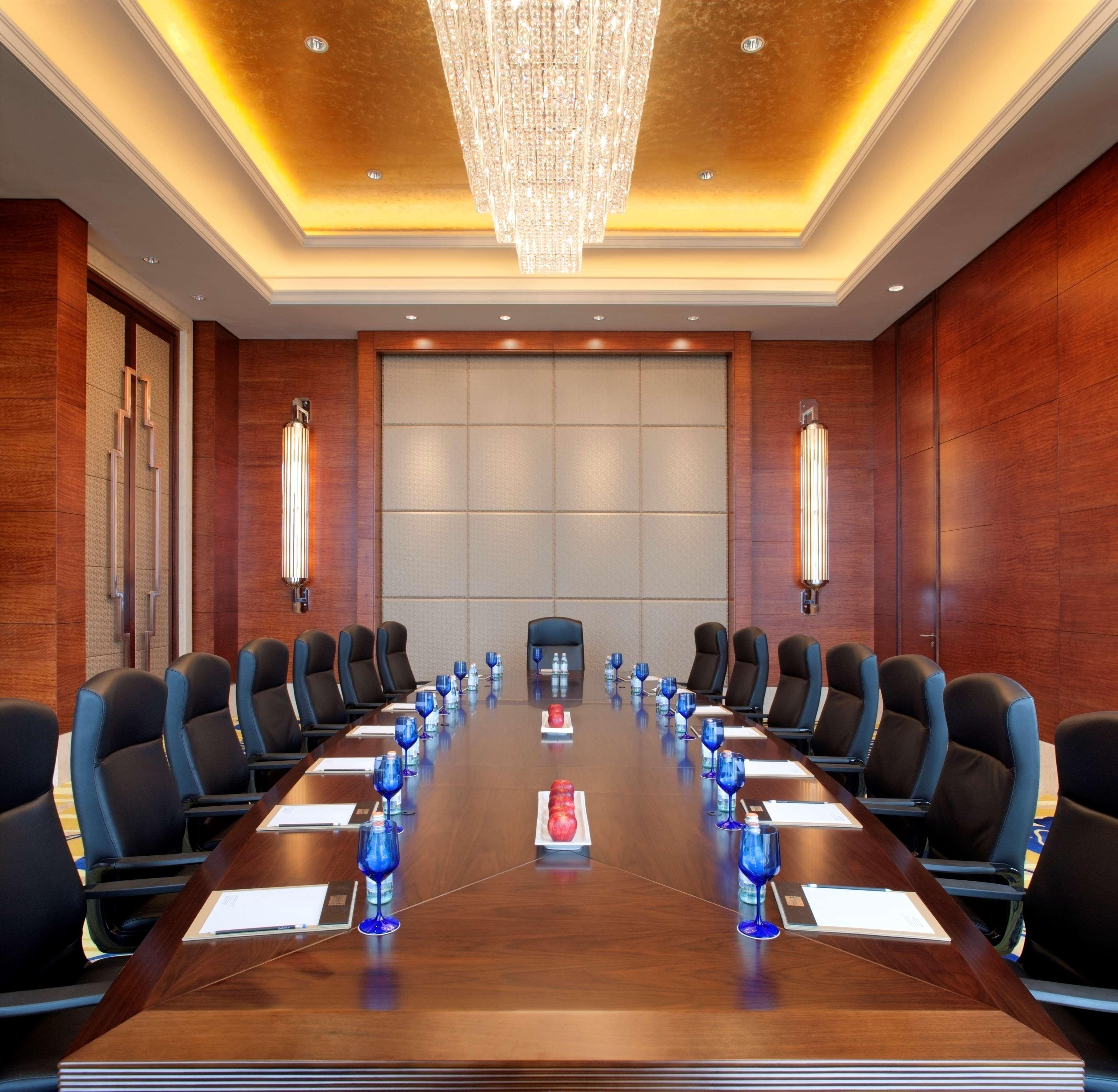 Radisson Blu Plaza Chongqing - Free 2 Bottle Of Local Beer Per Room During Stay ภายนอก รูปภาพ