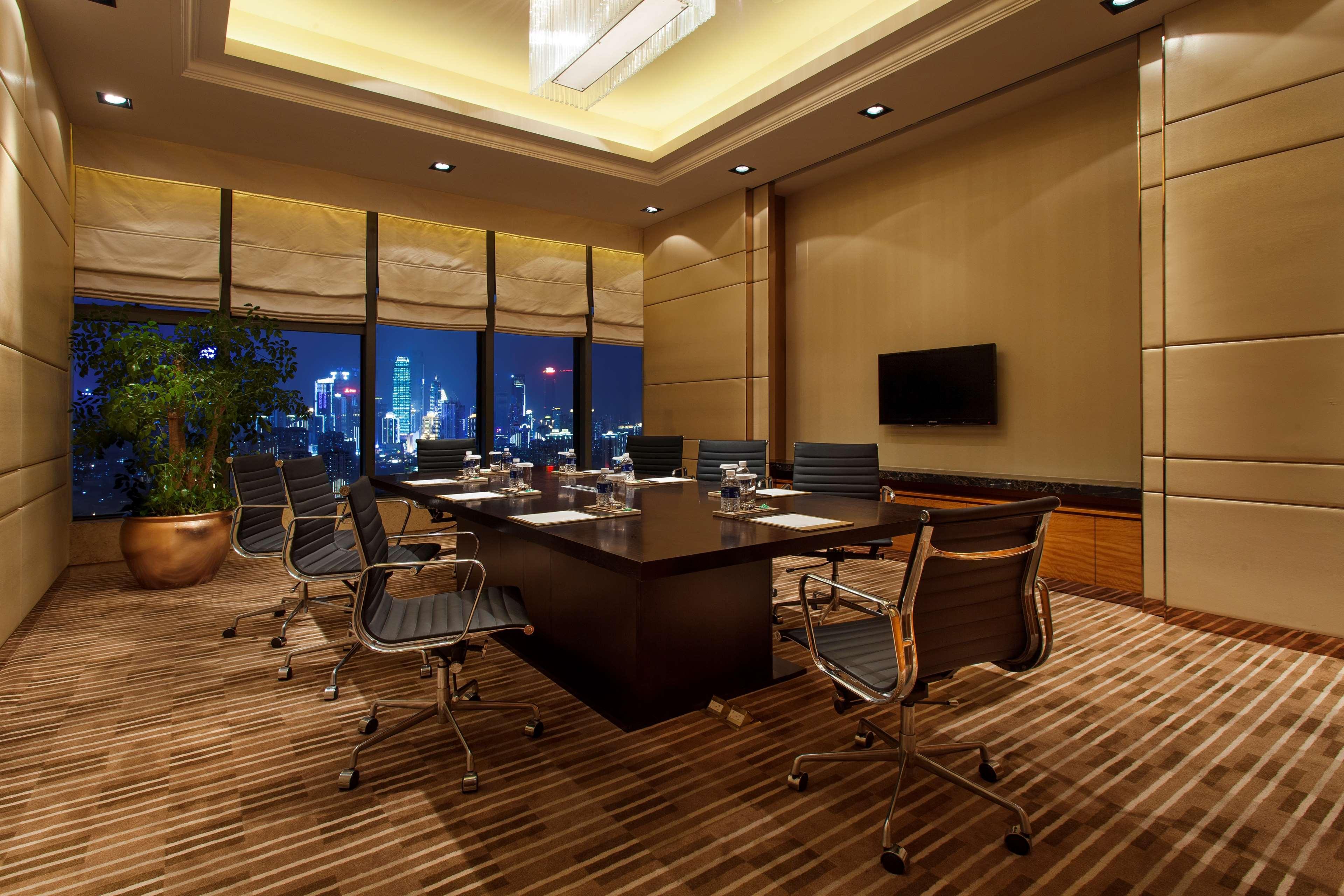Radisson Blu Plaza Chongqing - Free 2 Bottle Of Local Beer Per Room During Stay ภายนอก รูปภาพ