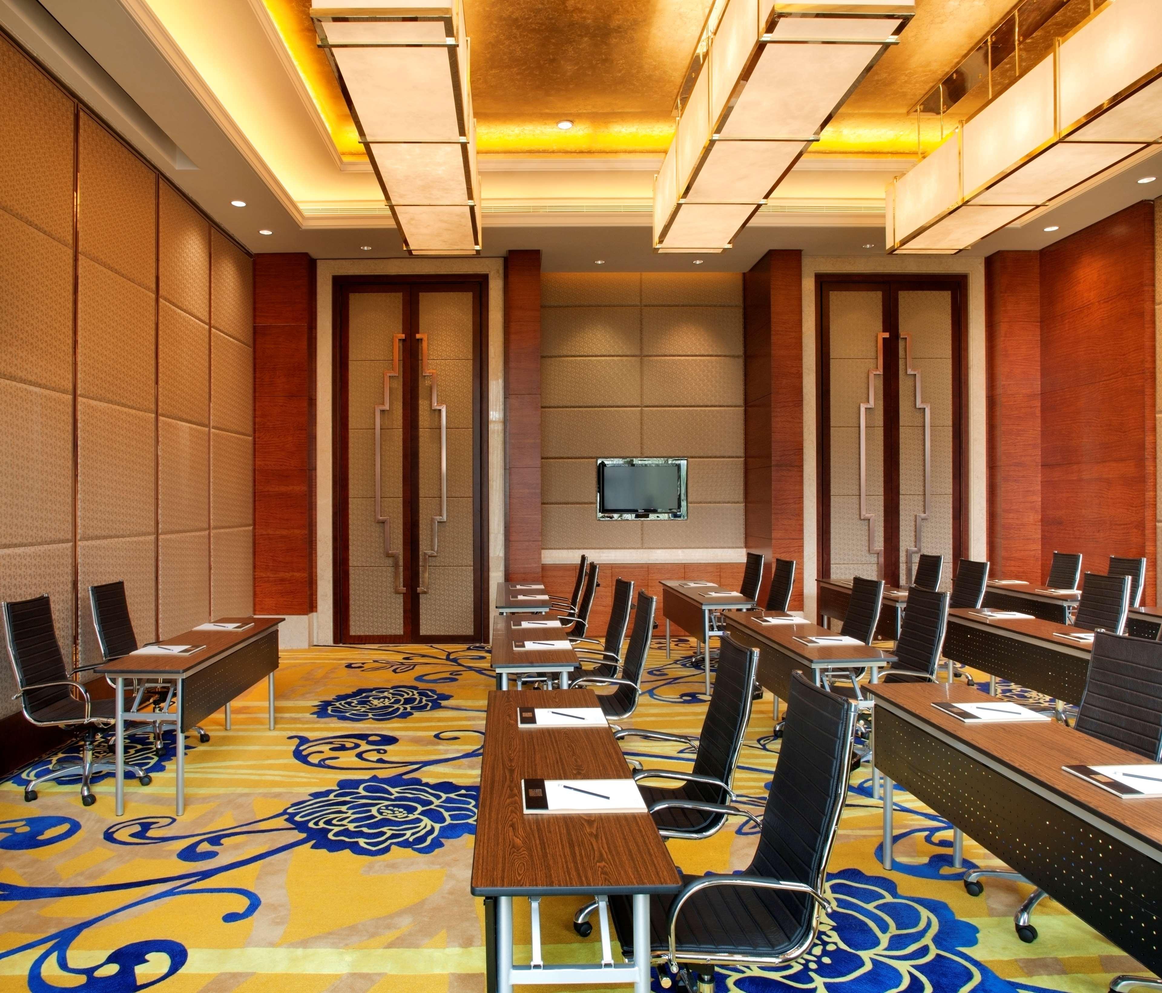 Radisson Blu Plaza Chongqing - Free 2 Bottle Of Local Beer Per Room During Stay ภายนอก รูปภาพ
