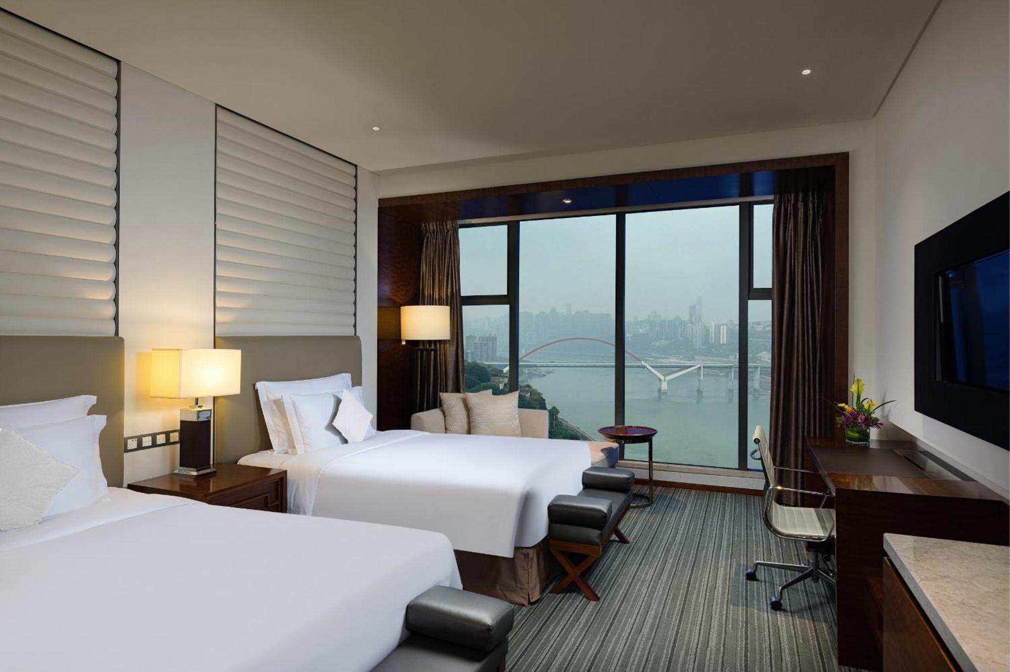Radisson Blu Plaza Chongqing - Free 2 Bottle Of Local Beer Per Room During Stay ภายนอก รูปภาพ