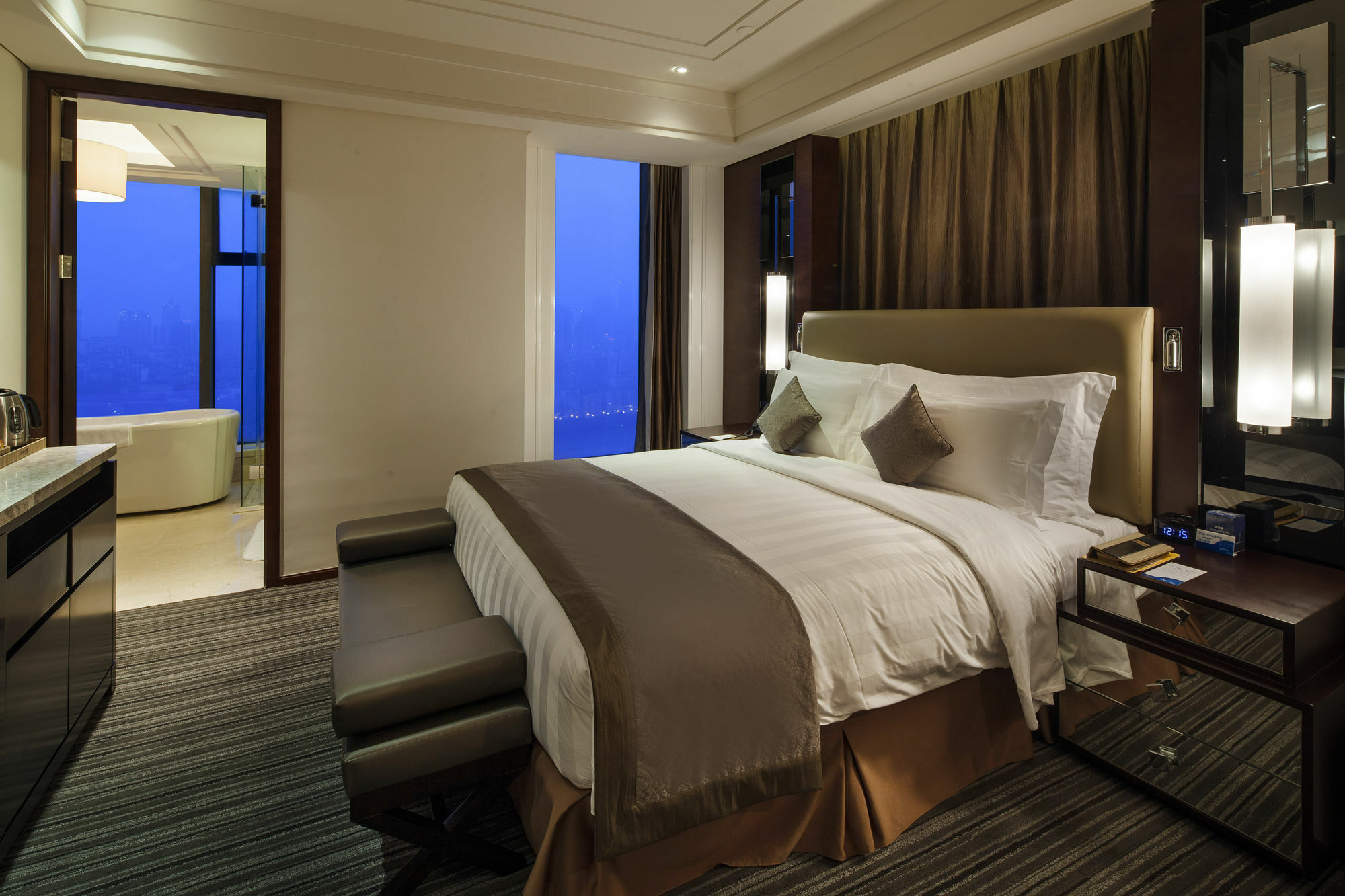 Radisson Blu Plaza Chongqing - Free 2 Bottle Of Local Beer Per Room During Stay ภายนอก รูปภาพ