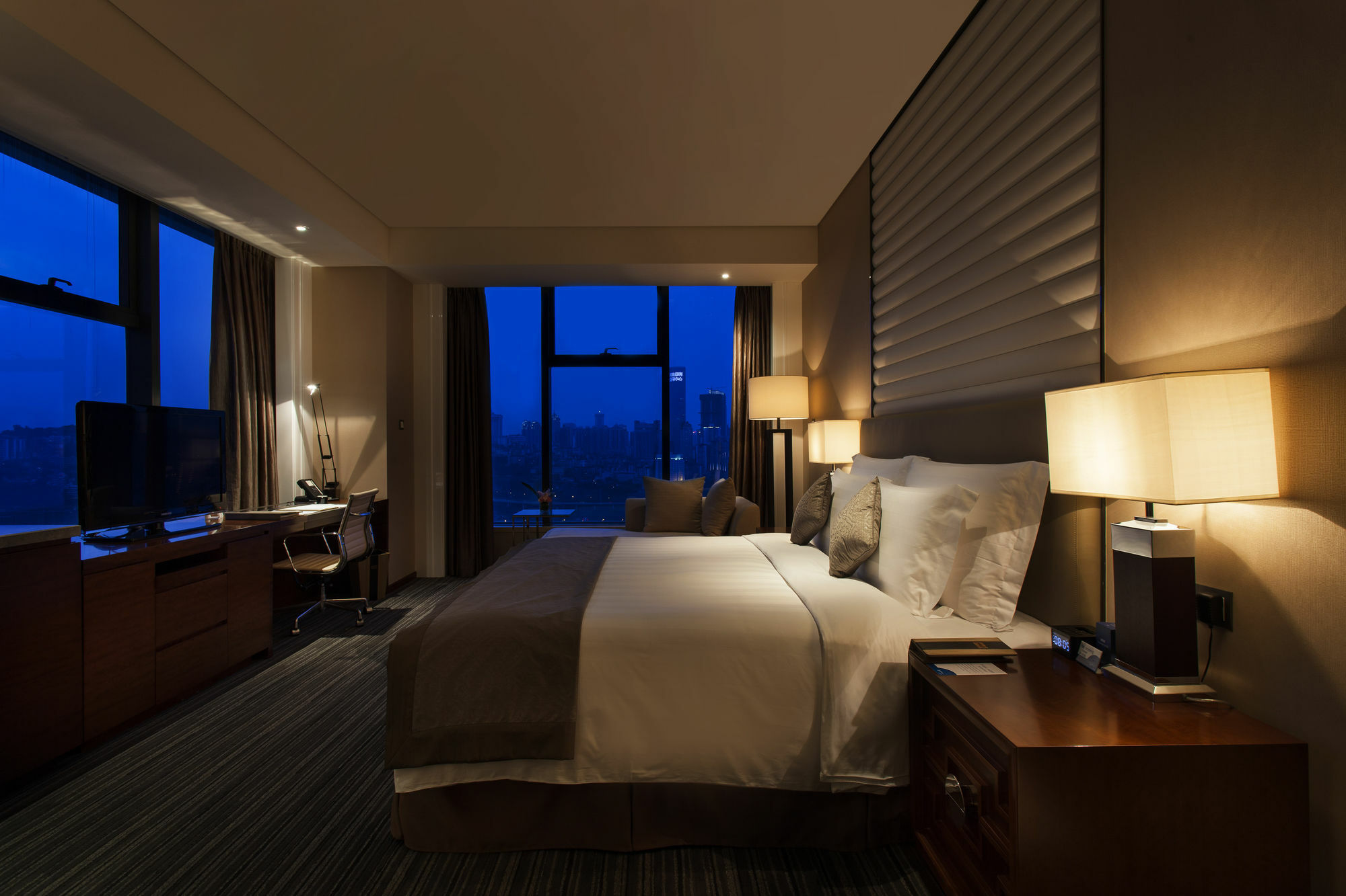 Radisson Blu Plaza Chongqing - Free 2 Bottle Of Local Beer Per Room During Stay ภายนอก รูปภาพ