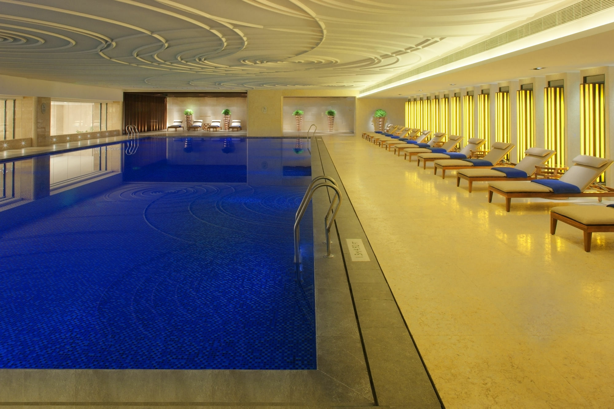 Radisson Blu Plaza Chongqing - Free 2 Bottle Of Local Beer Per Room During Stay ภายนอก รูปภาพ